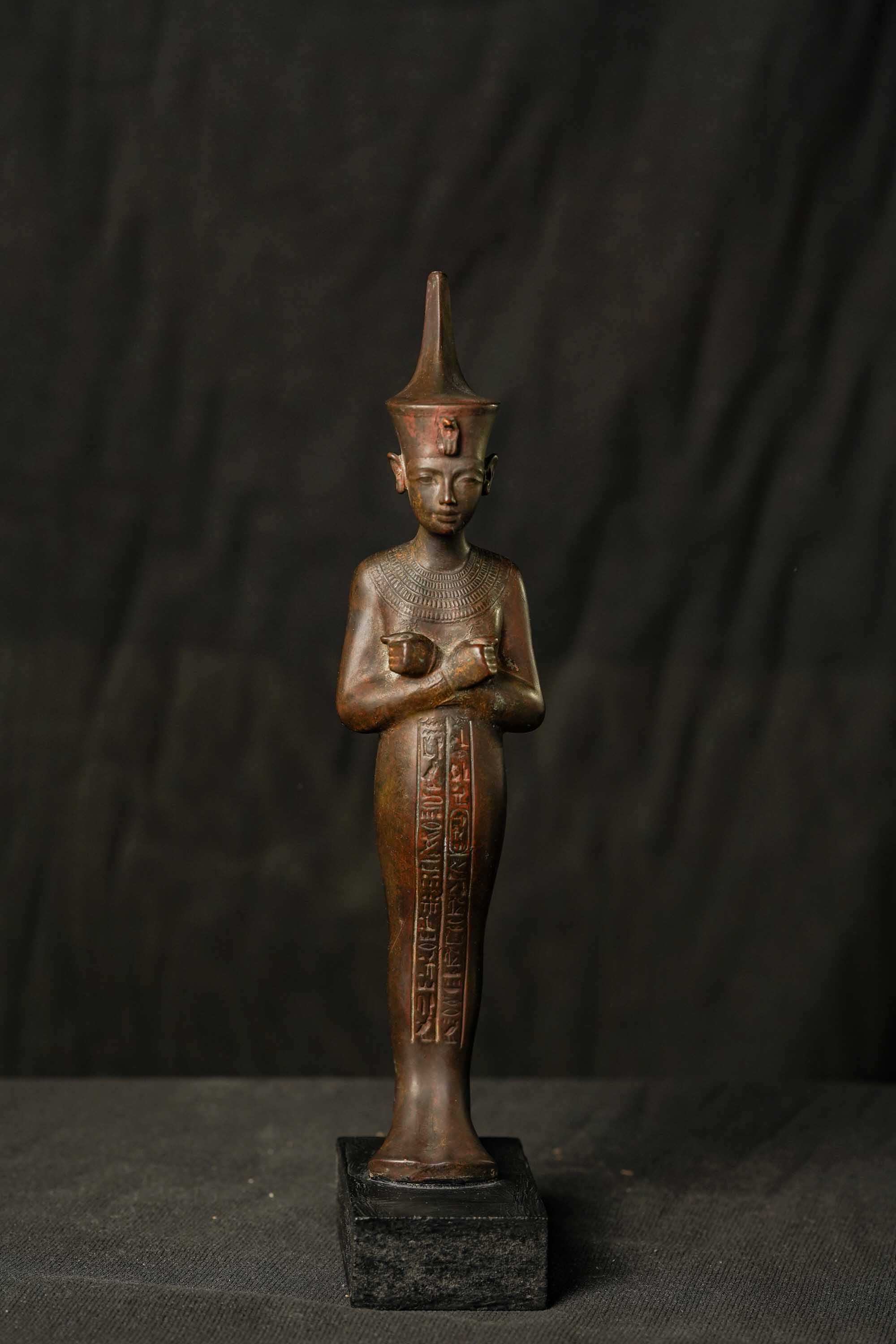 Egyptian King Tutankhamun statue, Museum replica for King Tutankhamun's statue, Replica statue for King Tutankhamun for sale.